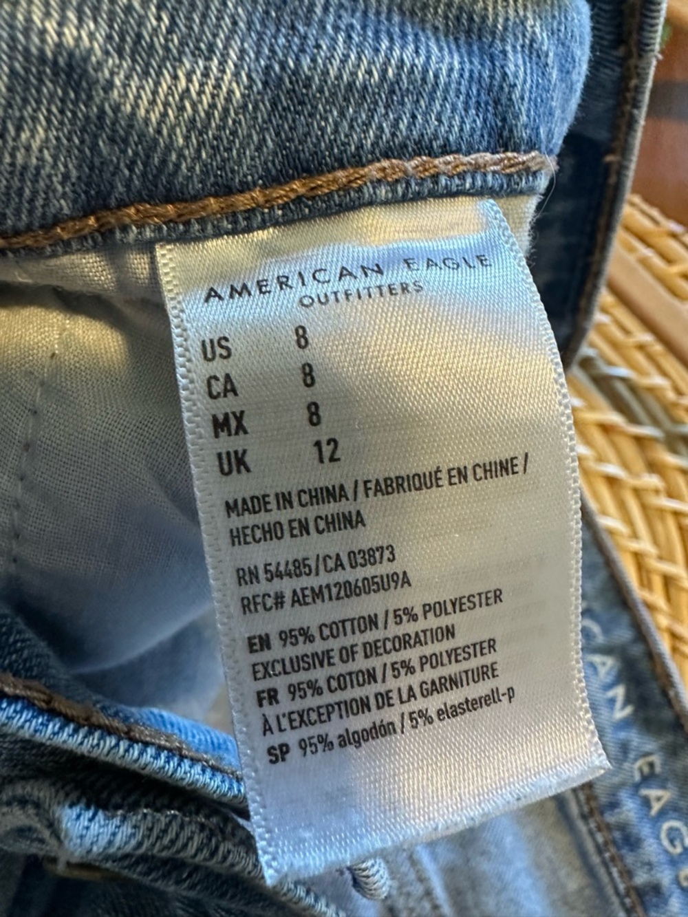 American Eagle Cuffed Denim Mom Short Women’s 8 Blue - Picture 5 of 7